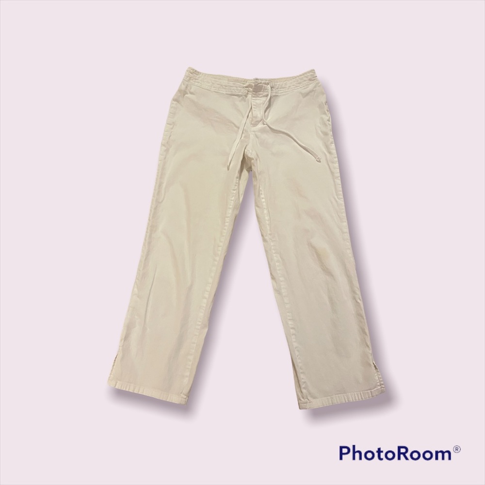 Women’s Express three-quarter white pants..